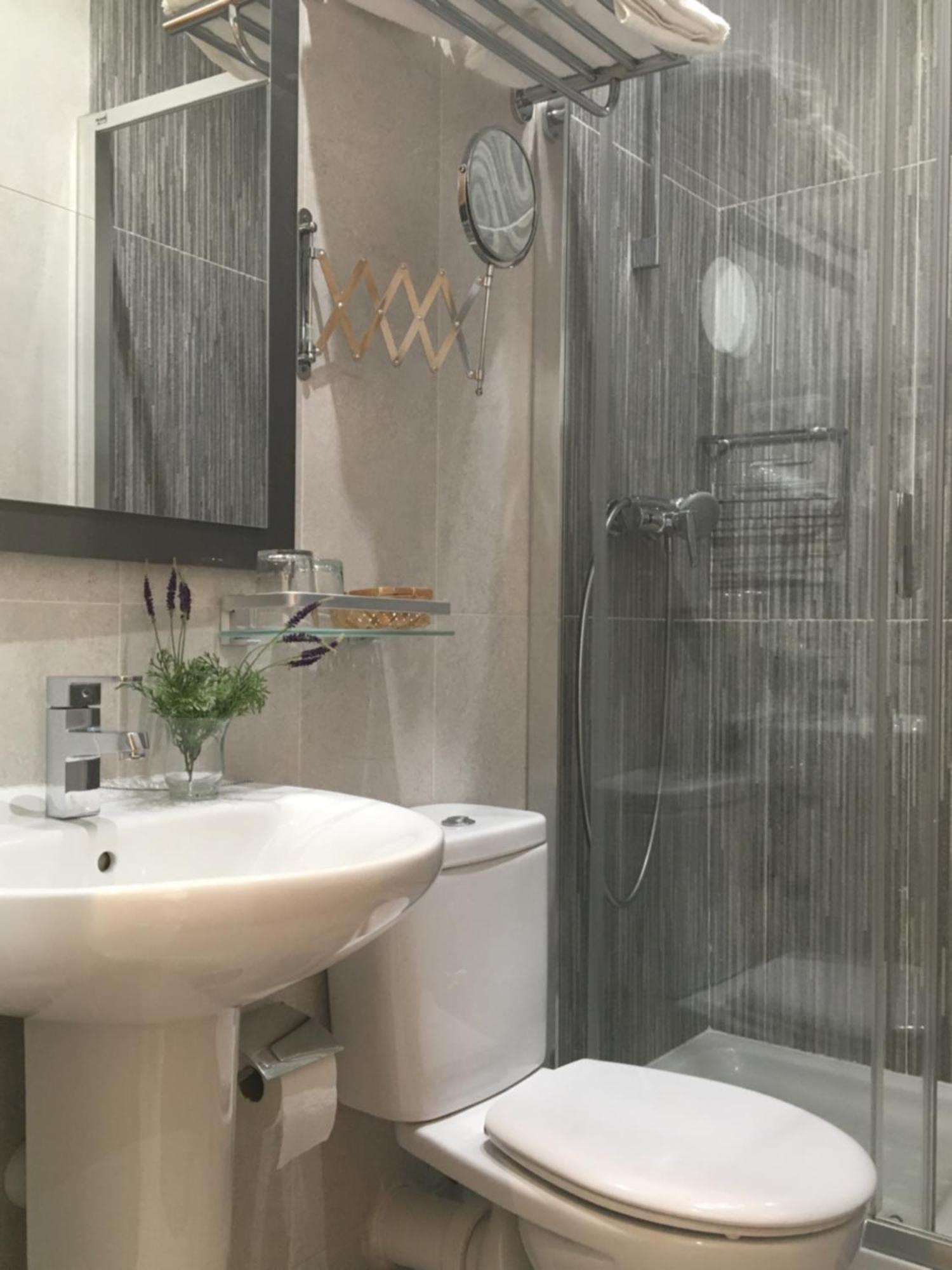 Hostal R. Lido Madrid Eksteriør bilde