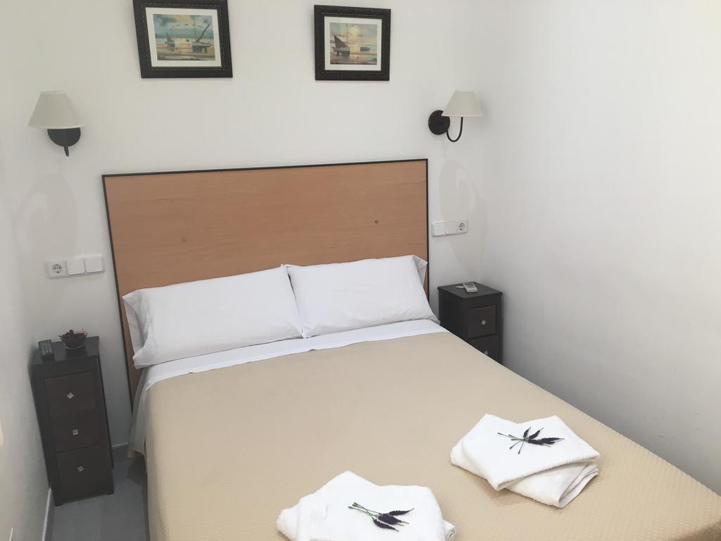 Hostal R. Lido Madrid Eksteriør bilde