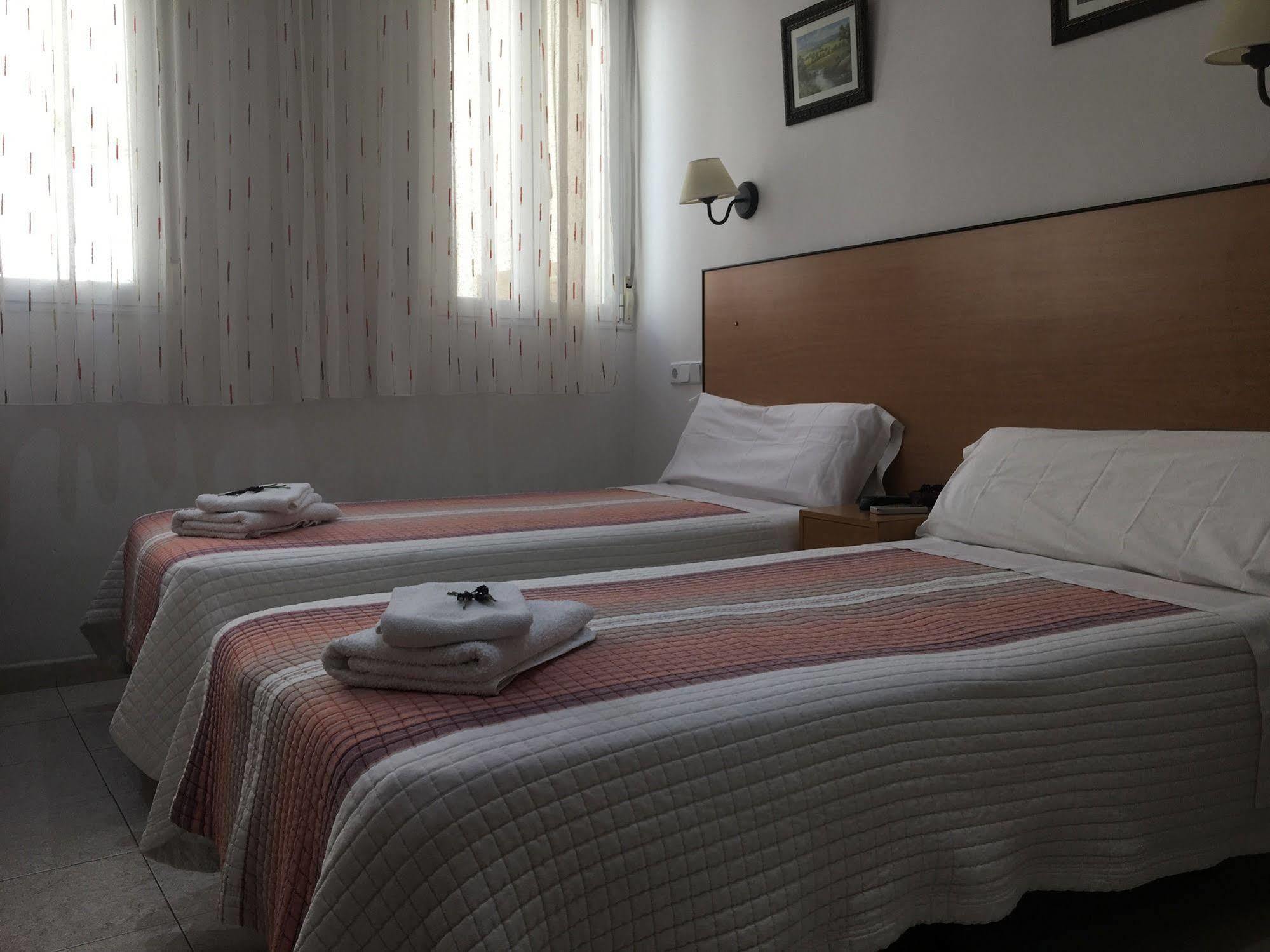 Hostal R. Lido Madrid Eksteriør bilde
