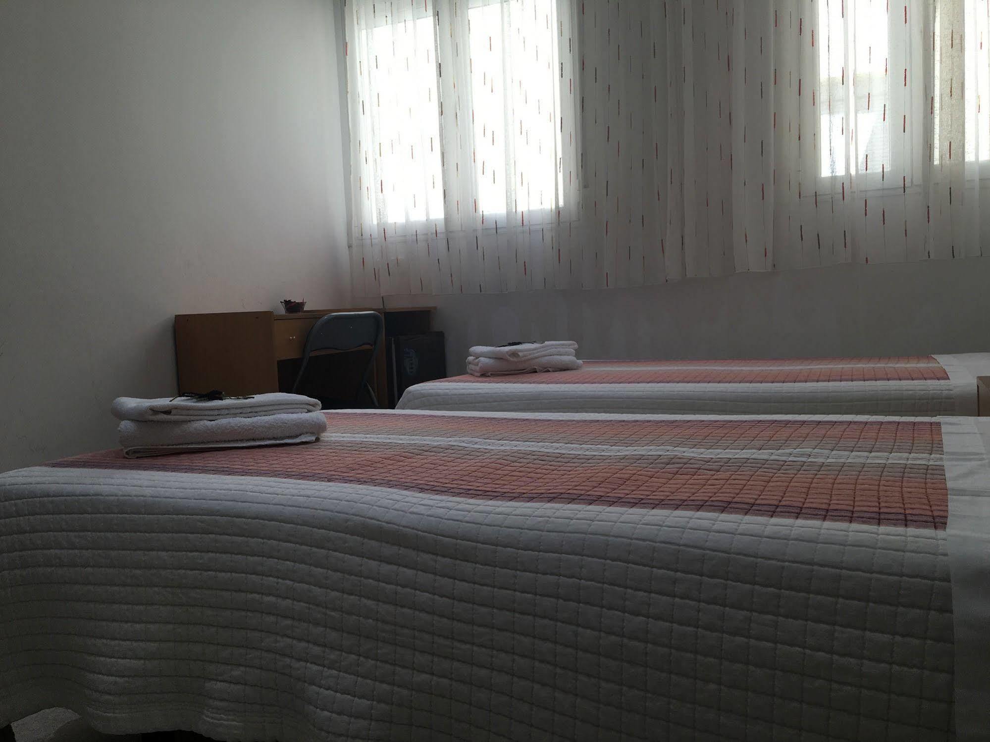 Hostal R. Lido Madrid Eksteriør bilde