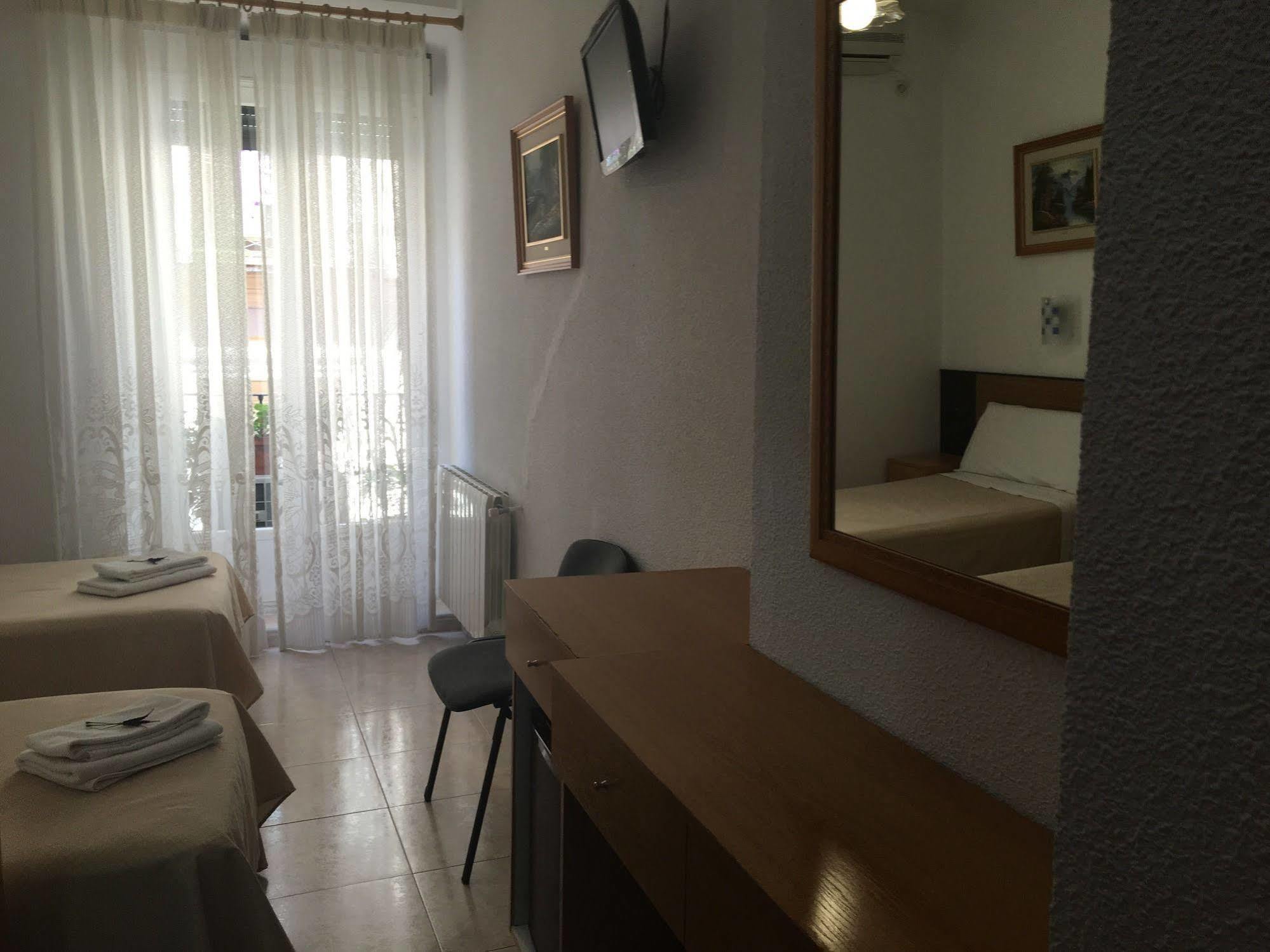 Hostal R. Lido Madrid Eksteriør bilde